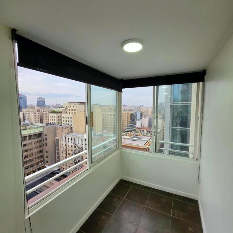 Amplio alojamiento con balcón cerca de La Moneda - Apartment with City View - 13