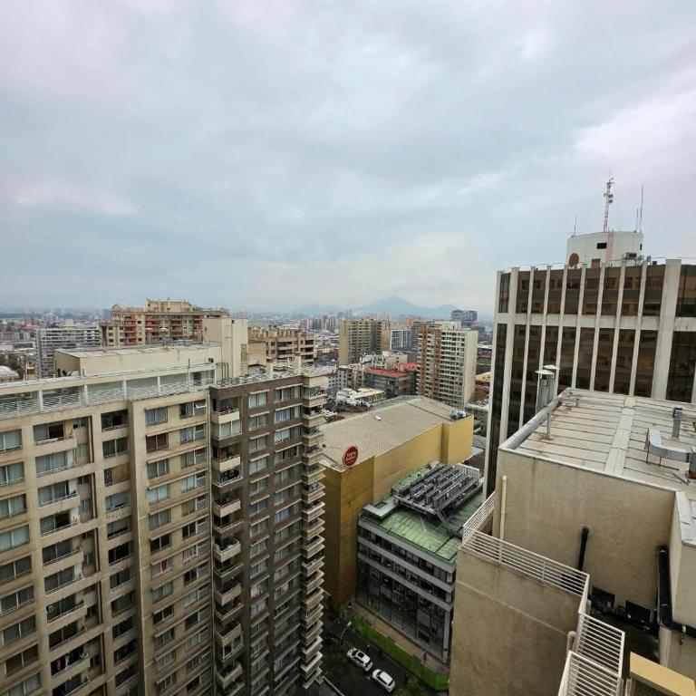 Amplio alojamiento con balcón cerca de La Moneda - Apartment with City View - 15