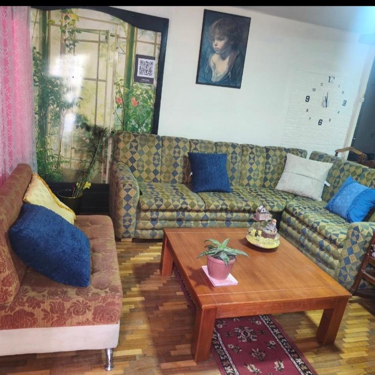 Agradable minidepartamento ambato, cerca de todo - Habitación Triple Básica con baño compartido - 3