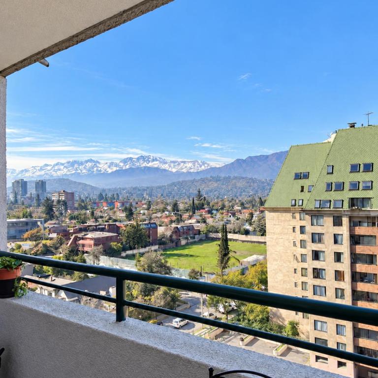 Departamento Hermosa Vista y Ubicación, Las Condes - Three-Bedroom Apartment - 2