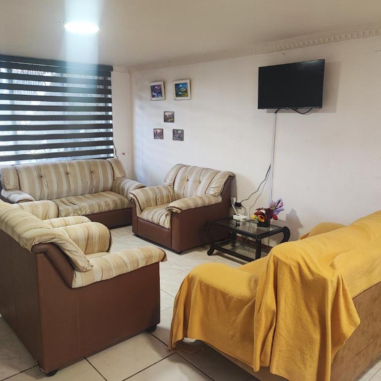 Mini Departamento en Tulcán - Suite Familiar - 3