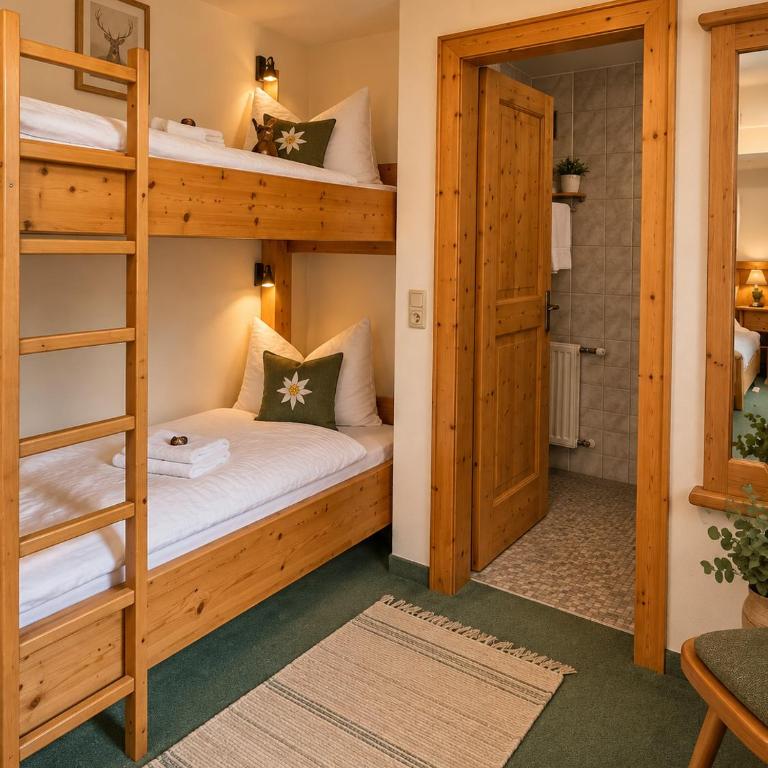 Gasthof Wascherwirt - Vierbettzimmer mit eigenem Bad - 2