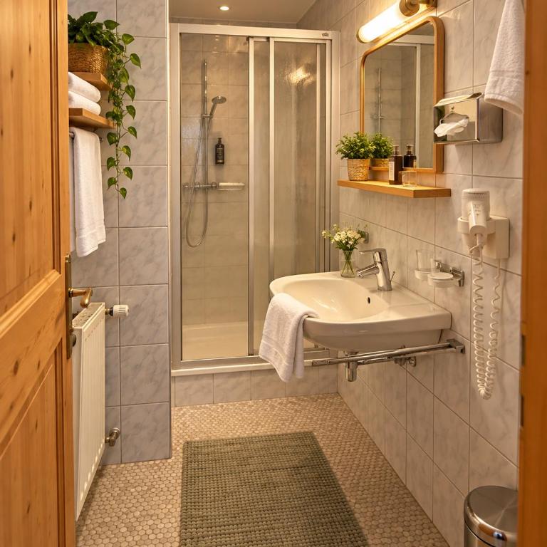 Gasthof Wascherwirt - Vierbettzimmer mit eigenem Bad - 4