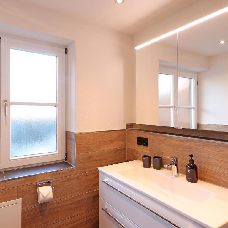 Ruhige Chalet-Style Suite am Kurpark neben der Therme - Apartment - 13