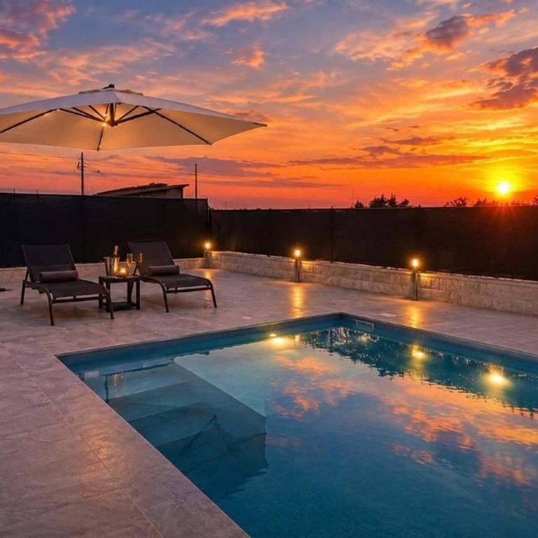 Libero House A Private Pool Oasis - One-Bedroom Villa - 6
