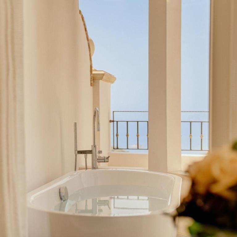 ZEM Wellness Clinic Altea - 5 Stars Grand Luxury - Habitación Doble Deluxe Premium con vistas al mar - 1 o 2 camas - 5