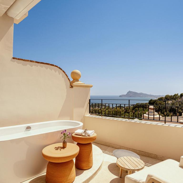 ZEM Wellness Clinic Altea - 5 Stars Grand Luxury - Suite con cama grande y balcón - 4