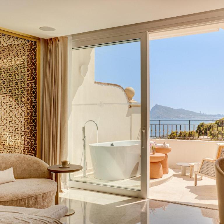 ZEM Wellness Clinic Altea - 5 Stars Grand Luxury - Suite con cama grande y balcón - 1