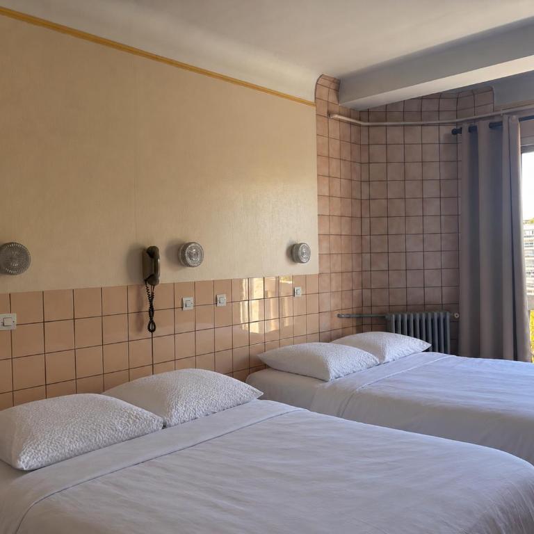 Hôtel de la Comète - Chambre Familiale avec Balcon - 8