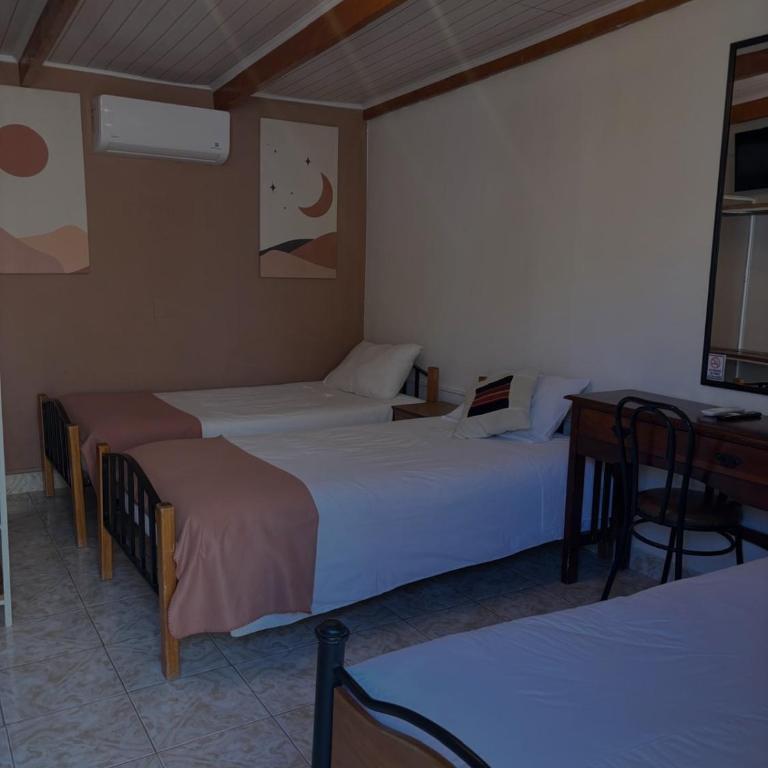 Hostal Katarpe - Habitación Triple con baño privado - 8