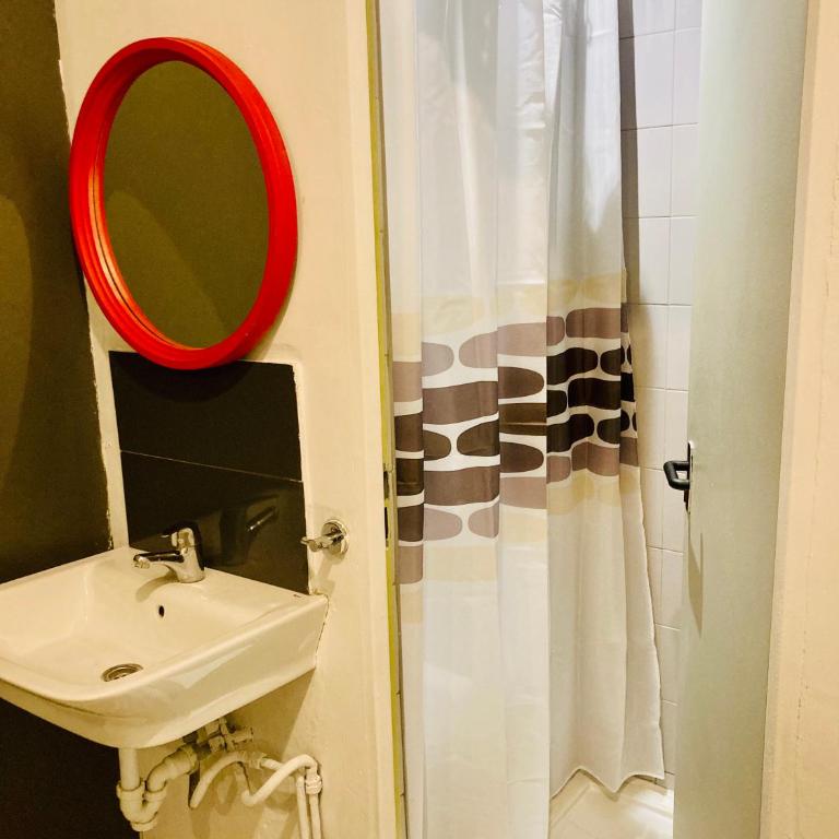 HeyLola! Hostel - Habitación Doble con baño privado - 1 o 2 camas - 5