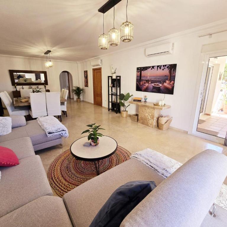3 Bed Apartment - Sleeps 6 - Pool - Parking - Golf - Apartamento - 1