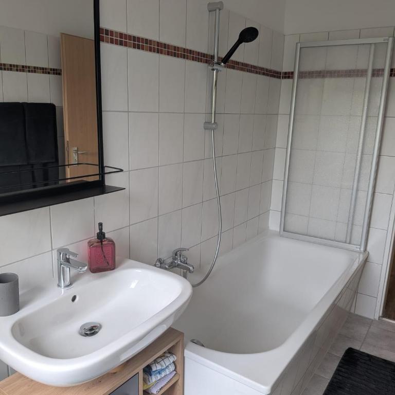 Modernes 2-Zimmer-Apartment mit Balkon & Gartenblick - Apartment mit 1 Schlafzimmer - 11