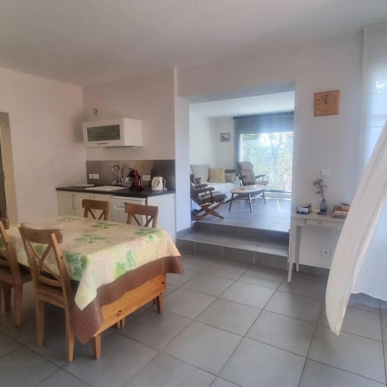 Large family apart with garden close to the beach - Apartment - 5