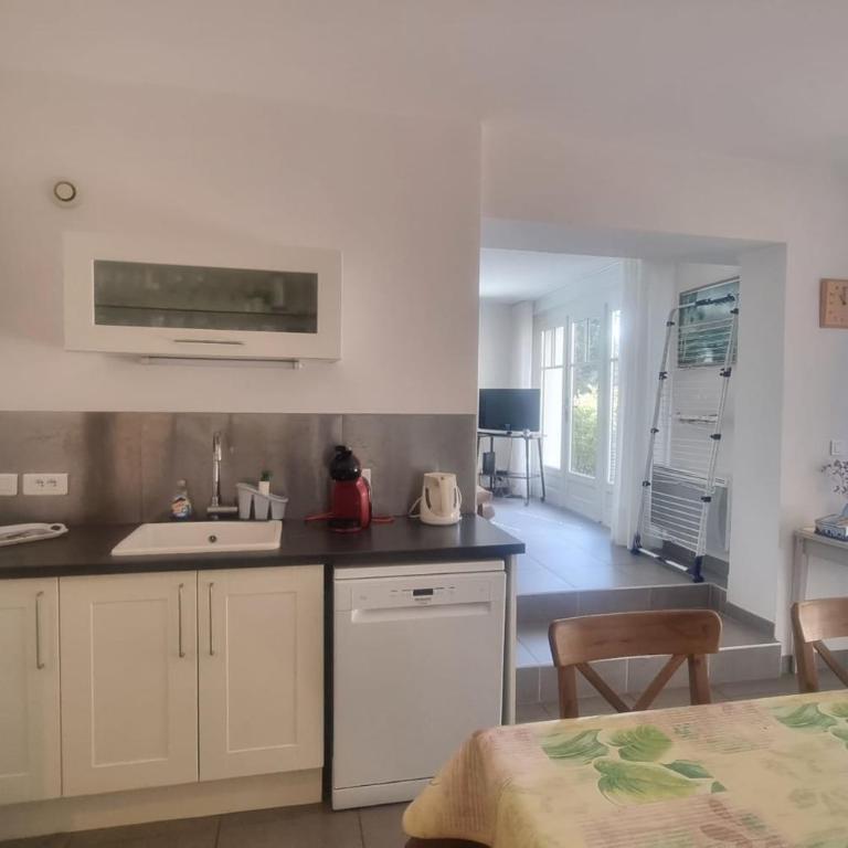 Large family apart with garden close to the beach - Apartment - 6