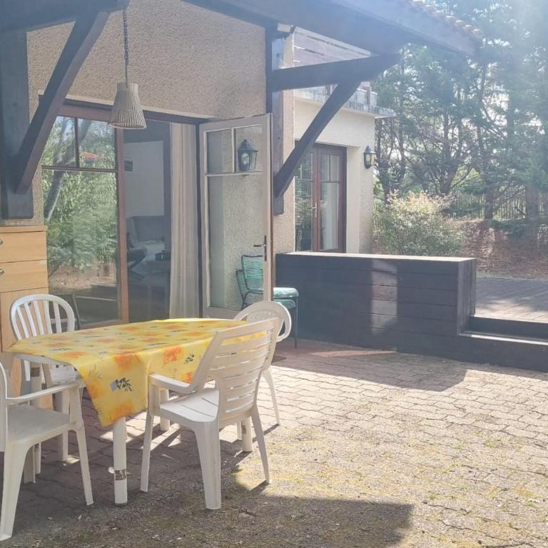 Large family apart with garden close to the beach - Apartment - 1
