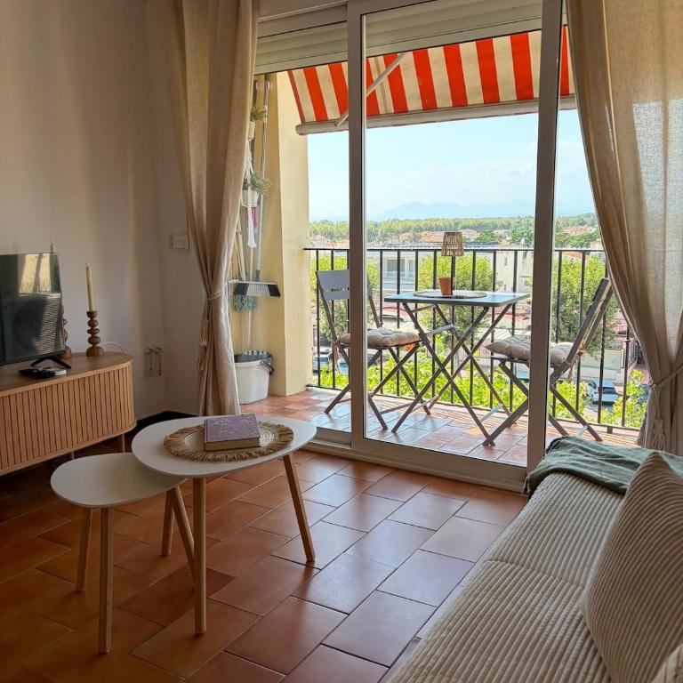 Cozy Apartment with Pool Near the Beach - Apartamento de 1 dormitorio - 1