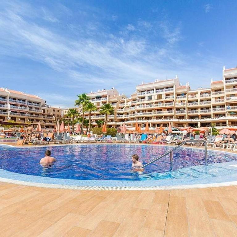 Two bedroom apartment in beachfront complex with pool in Playa de Las Américas. - Apartamento de 2 dormitorios - 2
