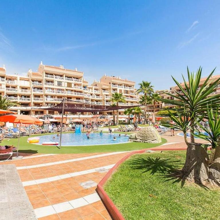 Two bedroom apartment in beachfront complex with pool in Playa de Las Américas. - Apartamento de 2 dormitorios - 3