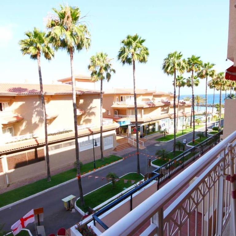 Two bedroom apartment in beachfront complex with pool in Playa de Las Américas. - Apartamento de 2 dormitorios - 7