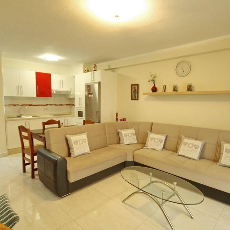 Two bedroom apartment in beachfront complex with pool in Playa de Las Américas. - Apartamento de 2 dormitorios - 8