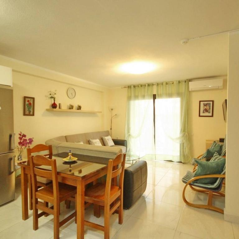 Two bedroom apartment in beachfront complex with pool in Playa de Las Américas. - Apartamento de 2 dormitorios - 9