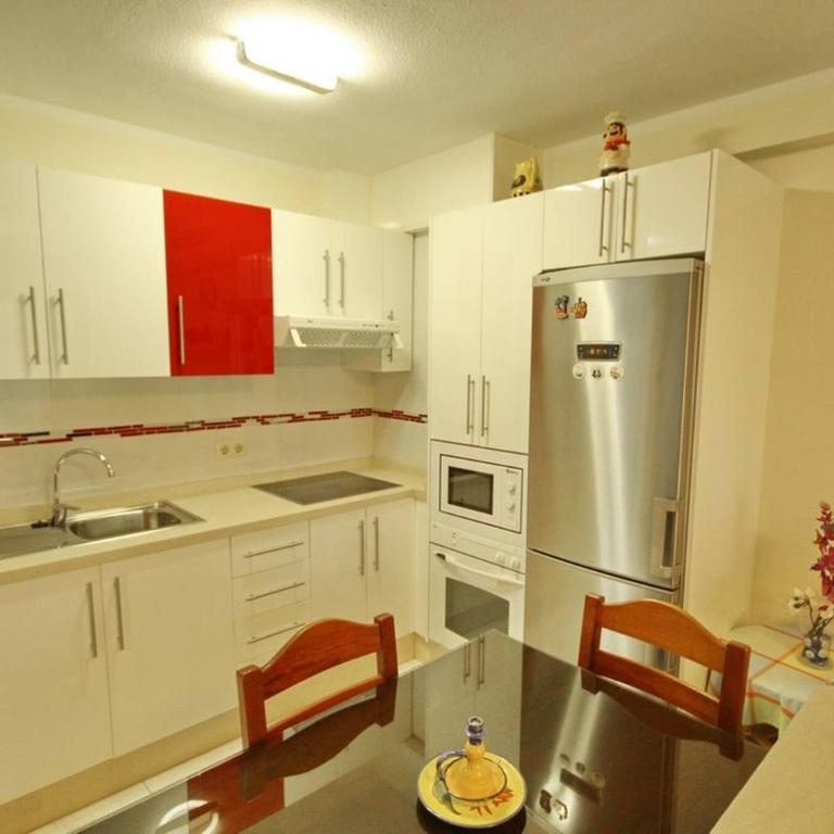 Two bedroom apartment in beachfront complex with pool in Playa de Las Américas. - Apartamento de 2 dormitorios - 12