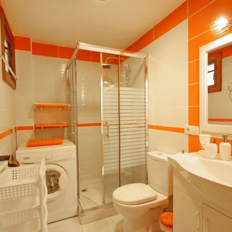 Two bedroom apartment in beachfront complex with pool in Playa de Las Américas. - Apartamento de 2 dormitorios - 18