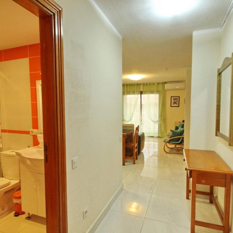 Two bedroom apartment in beachfront complex with pool in Playa de Las Américas. - Apartamento de 2 dormitorios - 20