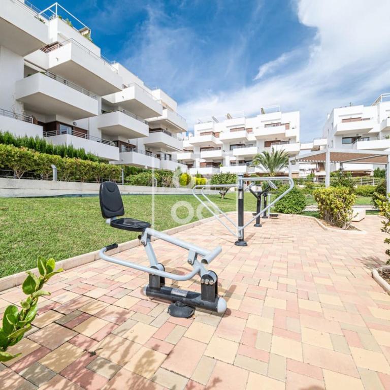 La Brisa del Mar apt with sea view, terrace, pool - by OYOOSTAYS - Apartamento de 2 dormitorios con balcón y vistas al mar - 19