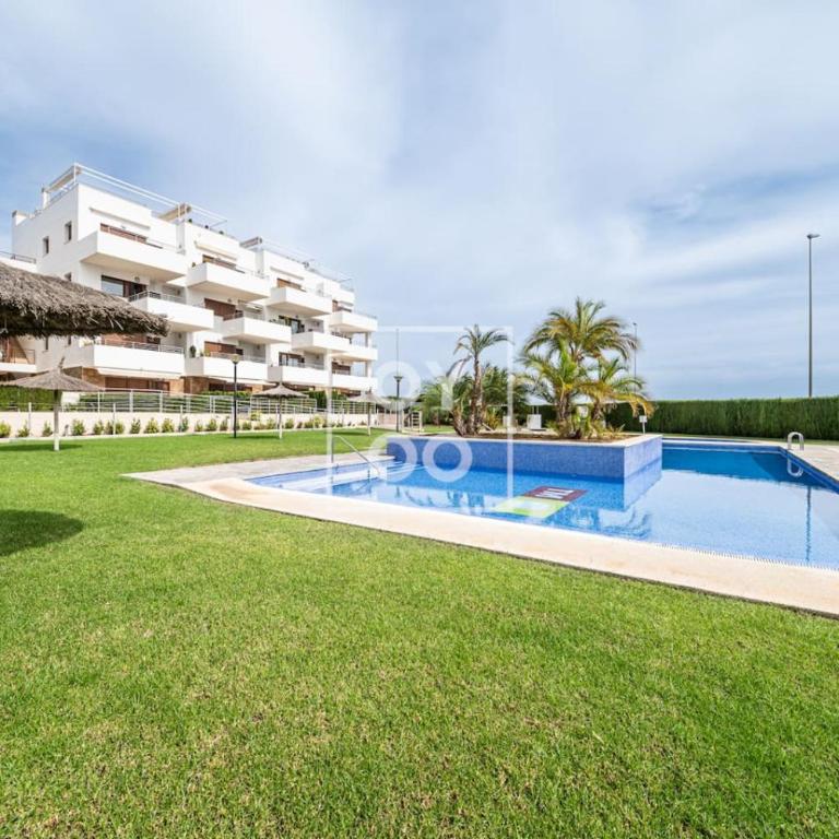 La Brisa del Mar apt with sea view, terrace, pool - by OYOOSTAYS - Apartamento de 2 dormitorios con balcón y vistas al mar - 20