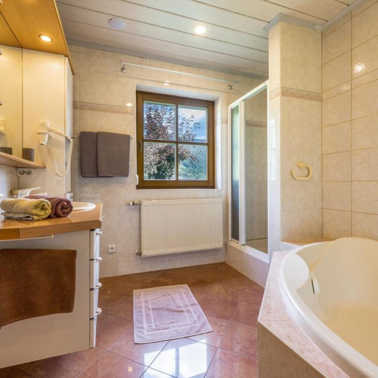 Ferienhaus Kahr - Deluxe-Apartment mit 2 Schlafzimmern und Gartenblick - 22
