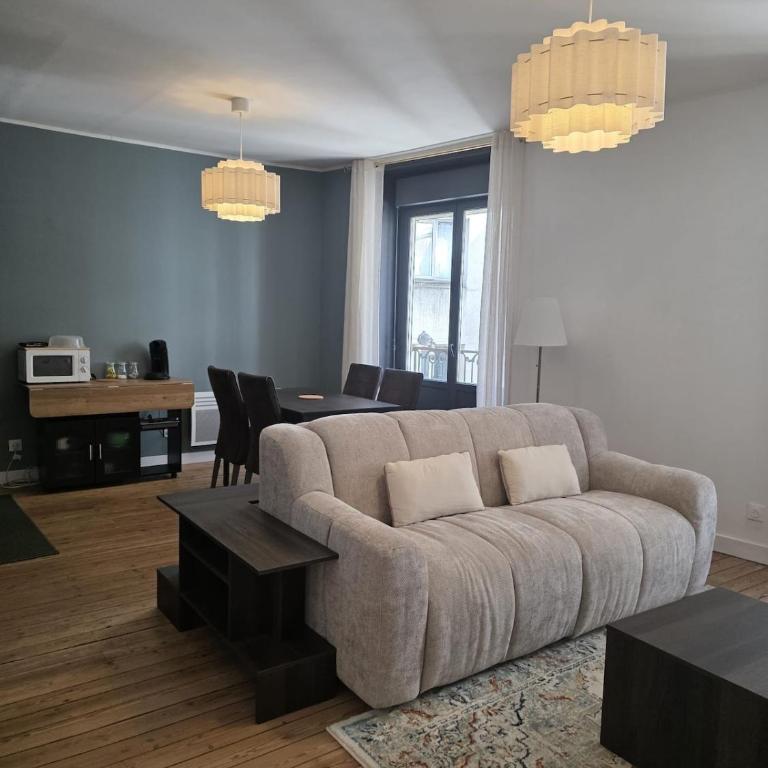 Appartement de charme au coeur de la ville - Two-Bedroom Apartment with Balcony - 20