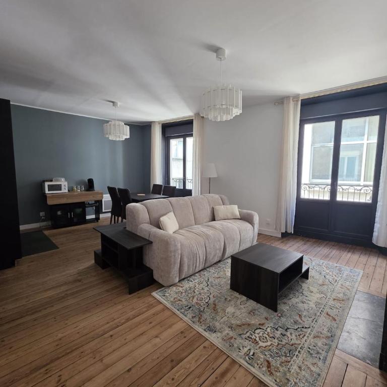 Appartement de charme au coeur de la ville - Two-Bedroom Apartment with Balcony - 1