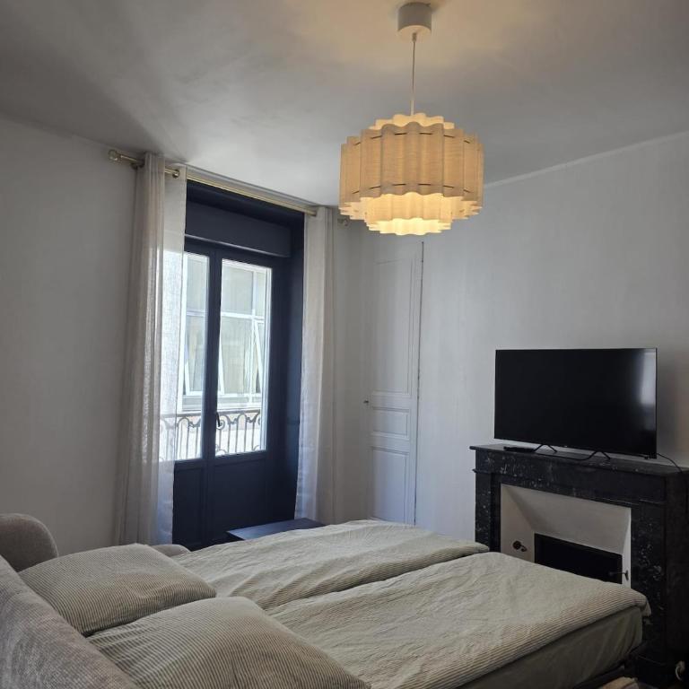 Appartement de charme au coeur de la ville - Two-Bedroom Apartment with Balcony - 19