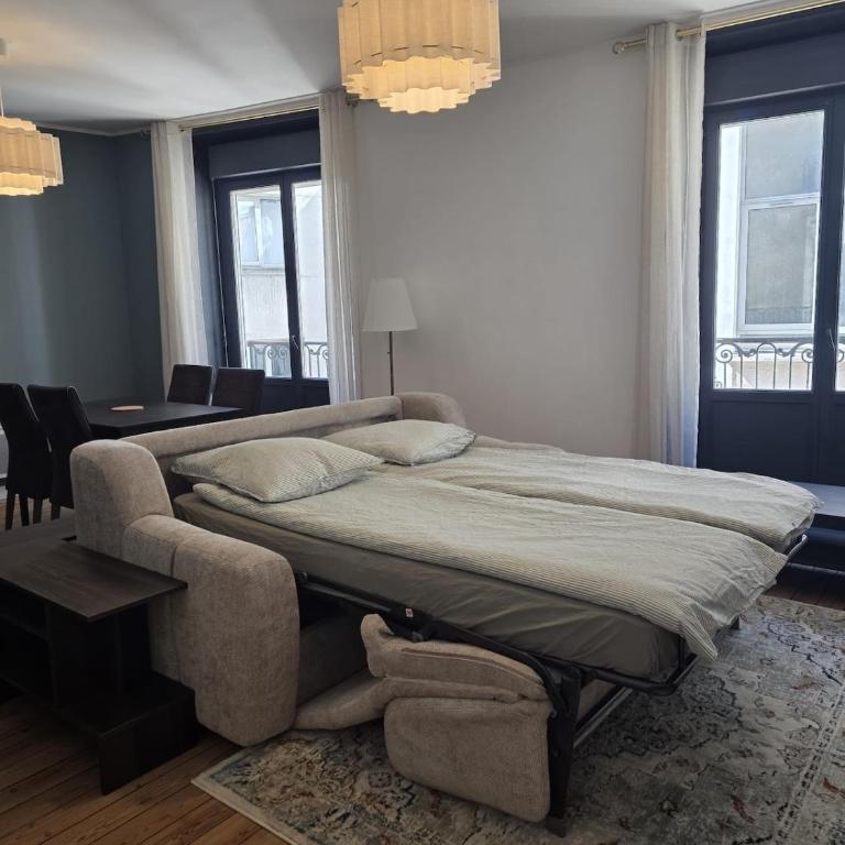 Appartement de charme au coeur de la ville - Two-Bedroom Apartment with Balcony - 8