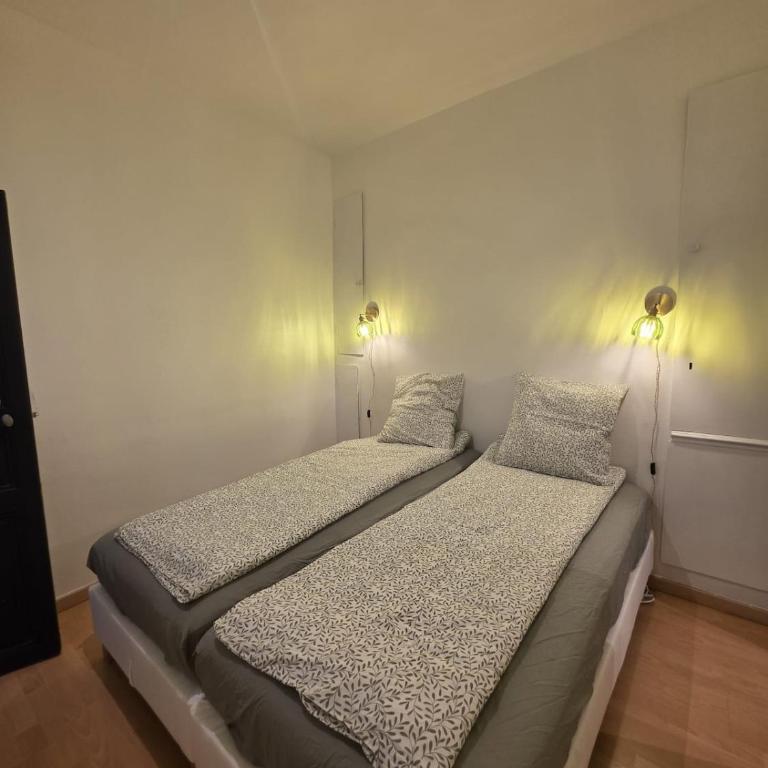 Appartement de charme au coeur de la ville - Two-Bedroom Apartment with Balcony - 15