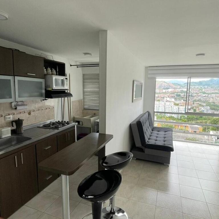 Apartamento en pereira amoblado con vista a la ciudad, 2 baños y piscina - Three-Bedroom Apartment - 21