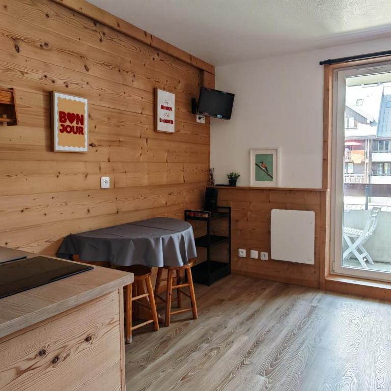 Studio Ella au cœur du village - Appartement 1 Chambre avec Balcon et Vue sur les Montagnes - 6