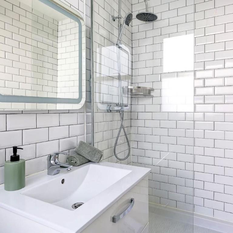 BnBNova - Cozy Stay Near Eiffel Tower & Invalides & Seine - Studio - 15