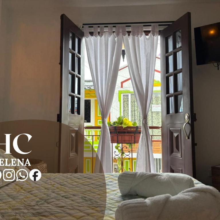 HC Helena - Double Room with Balcony - 4