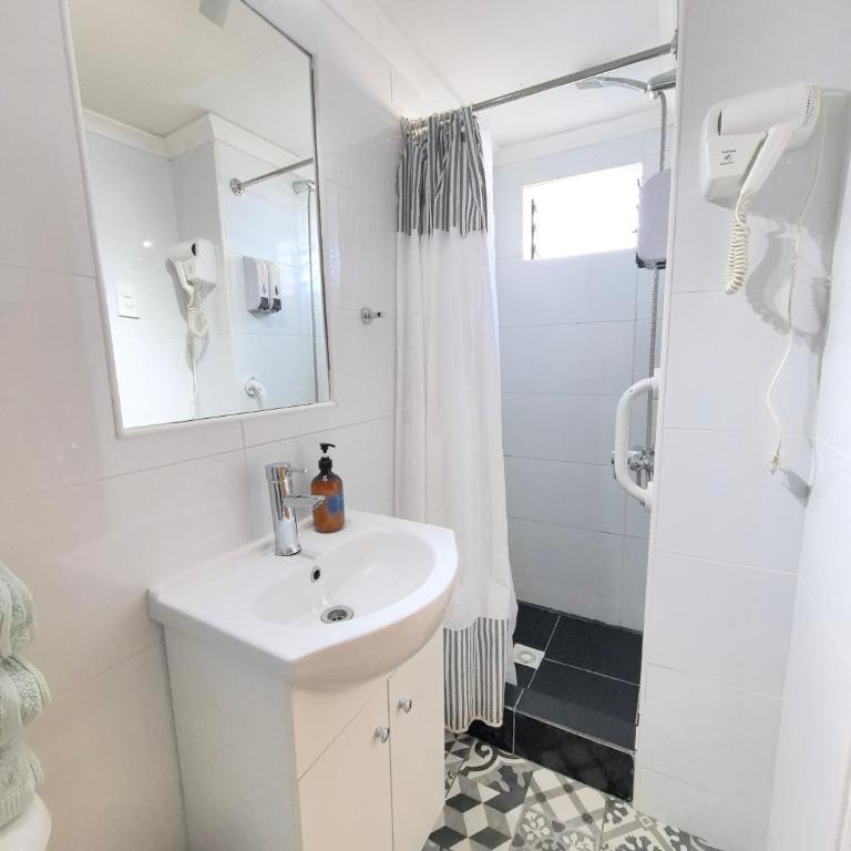 Hostal Terraza Recreo - Habitación Triple con baño privado - 5
