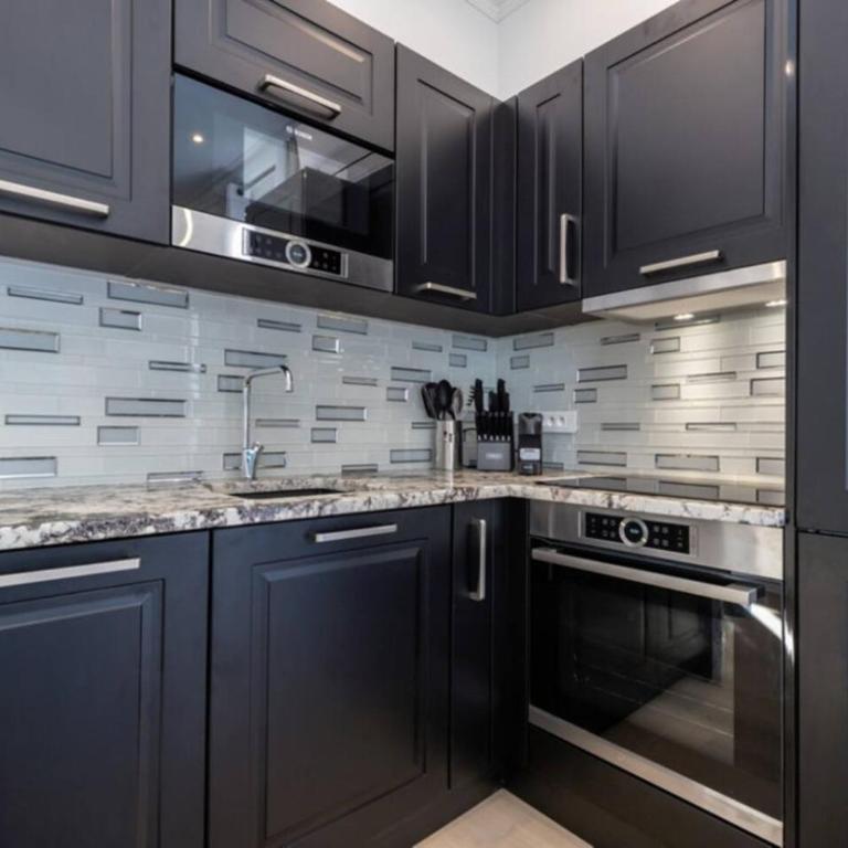 Mobility Lease 2br 2ba 2 kitchens 2 balconies in Old Town - Appartement 2 Chambres avec Balcon - 10