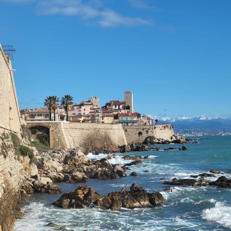 Fully renovated 2 bedrooms in Antibes Old City - Appartement 2 Chambres - 8