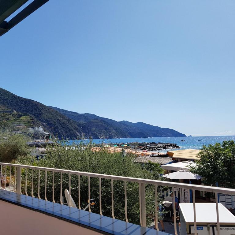 Wind Rose House - By the BEACH with AC Parking - Apartment - 52