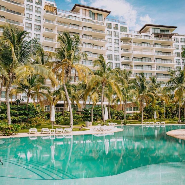 3 Bedrooms with huge Terrace in La Isla Acapulco - Apartment - 64