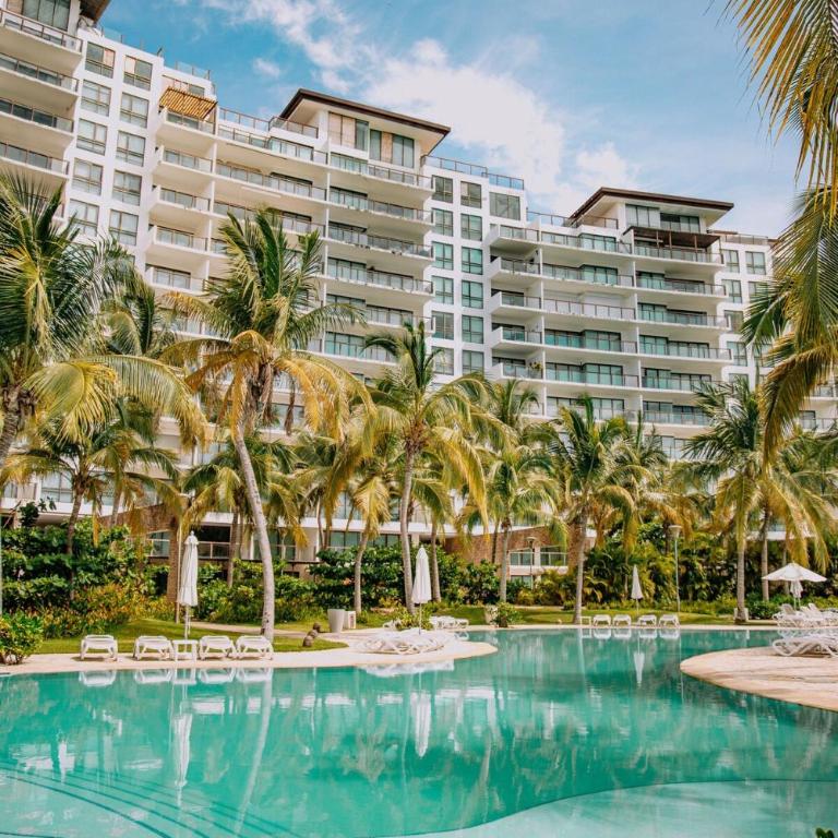 3 Bedrooms with huge Terrace in La Isla Acapulco - Apartment - 65