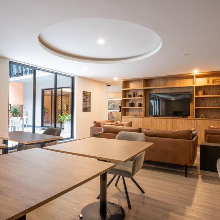 Luxury 2BR with Pool, Gym & Coworking - Appartement - 9