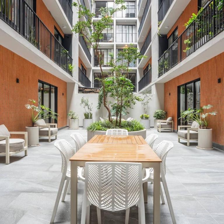 Luxury 2BR with Pool, Gym & Coworking - Appartement - 12