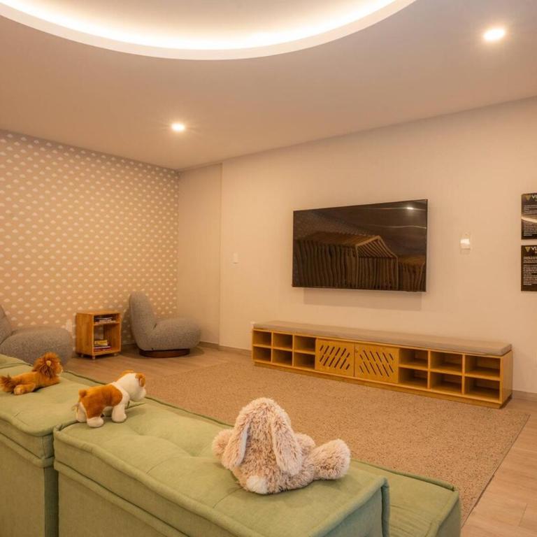 Luxury 2BR with Pool, Gym & Coworking - Appartement - 16